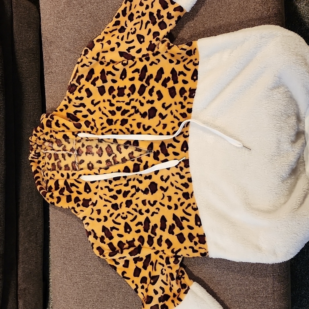 Leopard print 1/4 zip hoodie with pockets